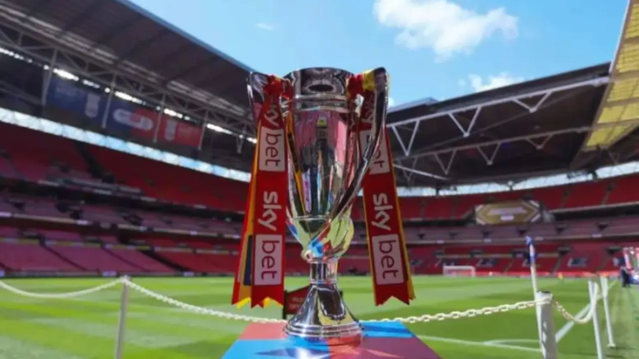 Undoubtedly, the most dramatic fixture in English football this weekend. Following the shocking disqualification of Southampton due to a training-ground spying scandal, Middlesbrough has been reinstated to face Hull City at Wembley Stadium. The two teams will face off for a place in the Premier League next season (Pic: EFL)
